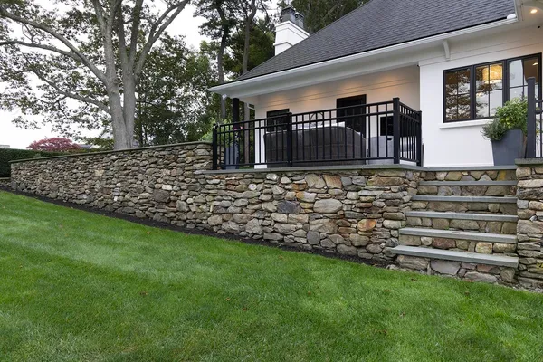 $5,689,000 | 12 Runnymede Drive, North Hampton, NH 03862