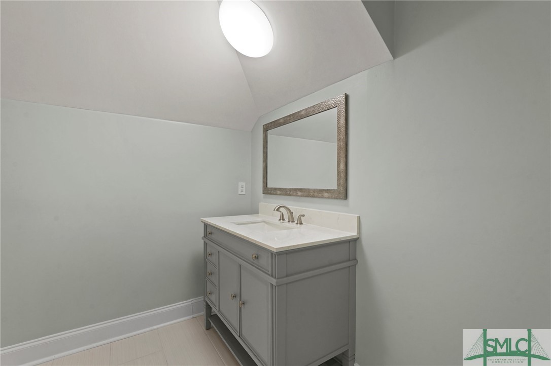 210 Burton Road Savannah, GA 31405 - Photo 36 of 48 Upstairs Bath