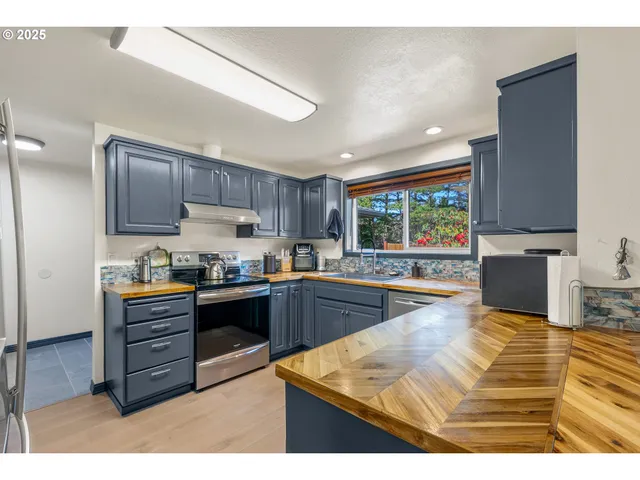 $525,000 | 87808 Saltaire Street, Florence, OR 97439