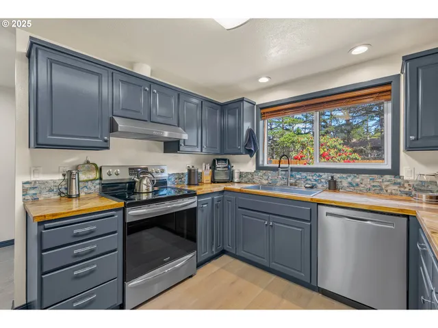 $525,000 | 87808 Saltaire Street, Florence, OR 97439