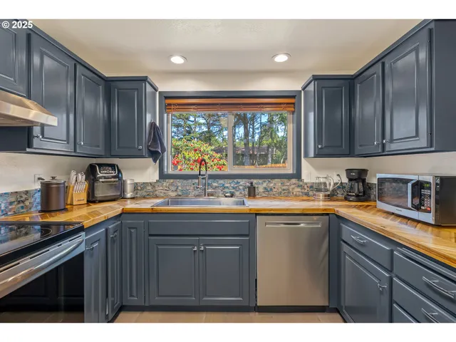 $525,000 | 87808 Saltaire Street, Florence, OR 97439