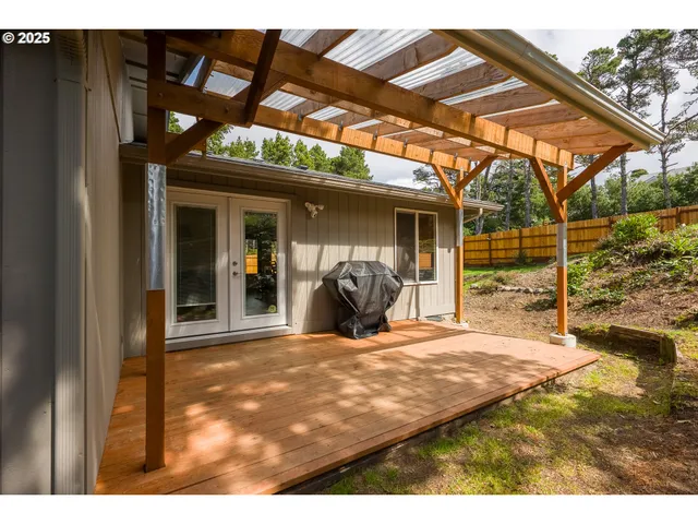 $525,000 | 87808 Saltaire Street, Florence, OR 97439