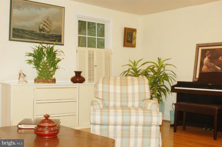 8544 Springfield Oaks Drive Springfield, VA 22153 - Photo 11 of 18 Family Room