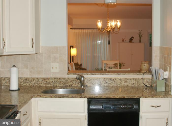 8544 Springfield Oaks Drive Springfield, VA 22153 - Photo 8 of 18 Kitchen