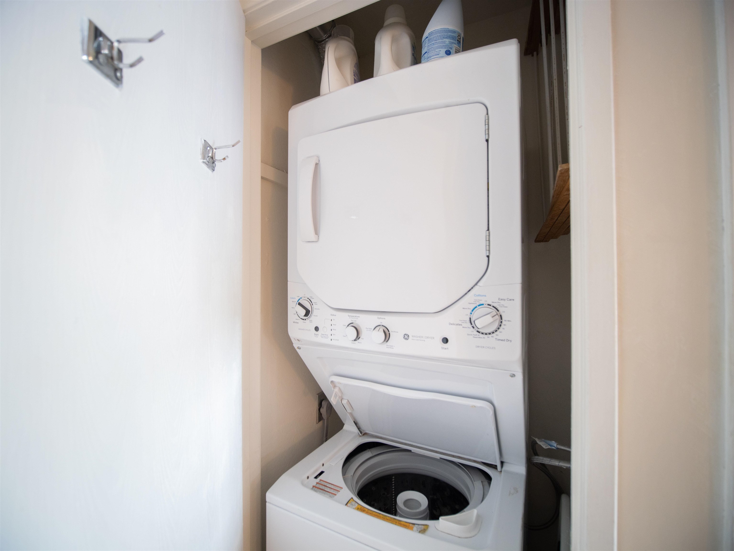 2737 South Kihei Road, Unit 1106 Kihei, HI 96753 - Photo 18 of 25 a utility room with dryer and washer