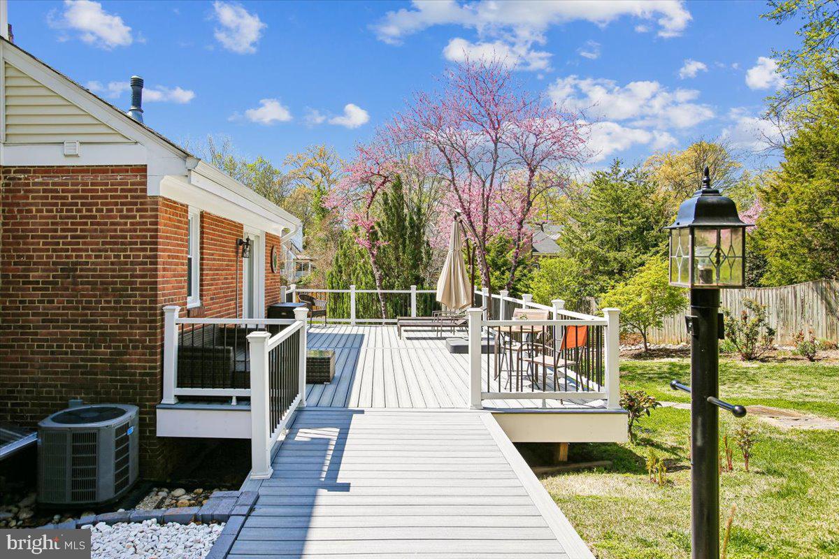 1305 Key Drive Alexandria, VA 22302 - Photo 36 of 64 a view of a balcony with chairs