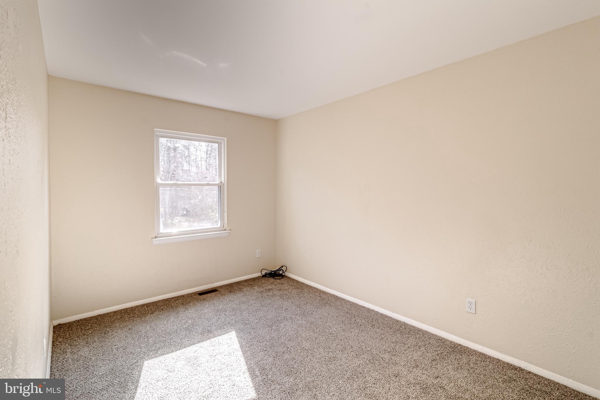 982 Topview Drive Edgewood, MD 21040 - Photo 16 of 25 an empty room with a window