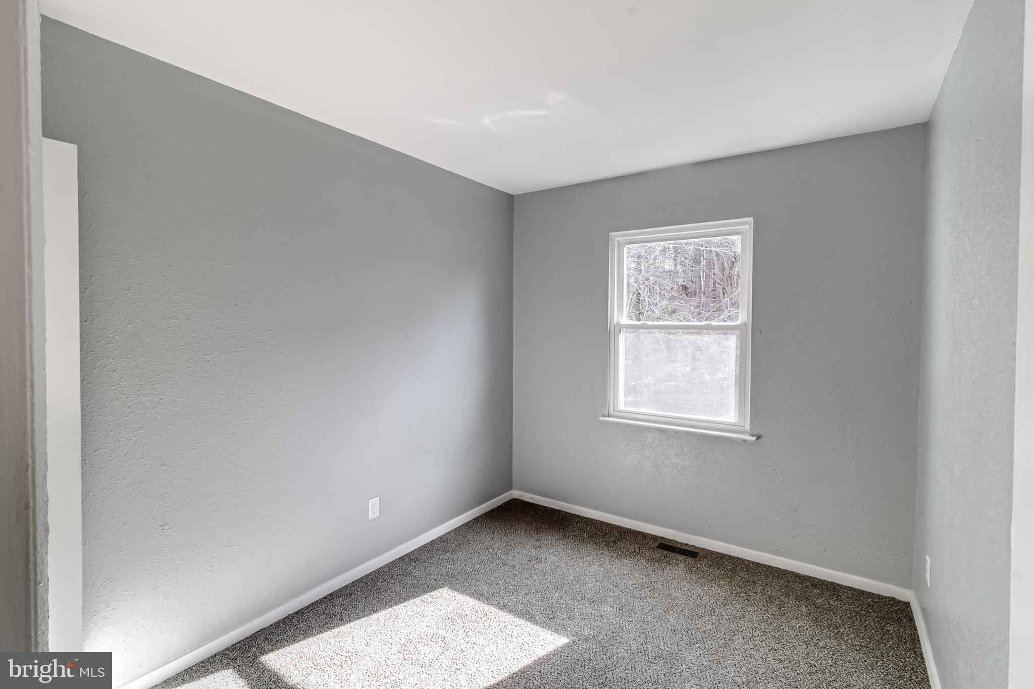 982 Topview Drive Edgewood, MD 21040 - Photo 19 of 25 an empty room with a window