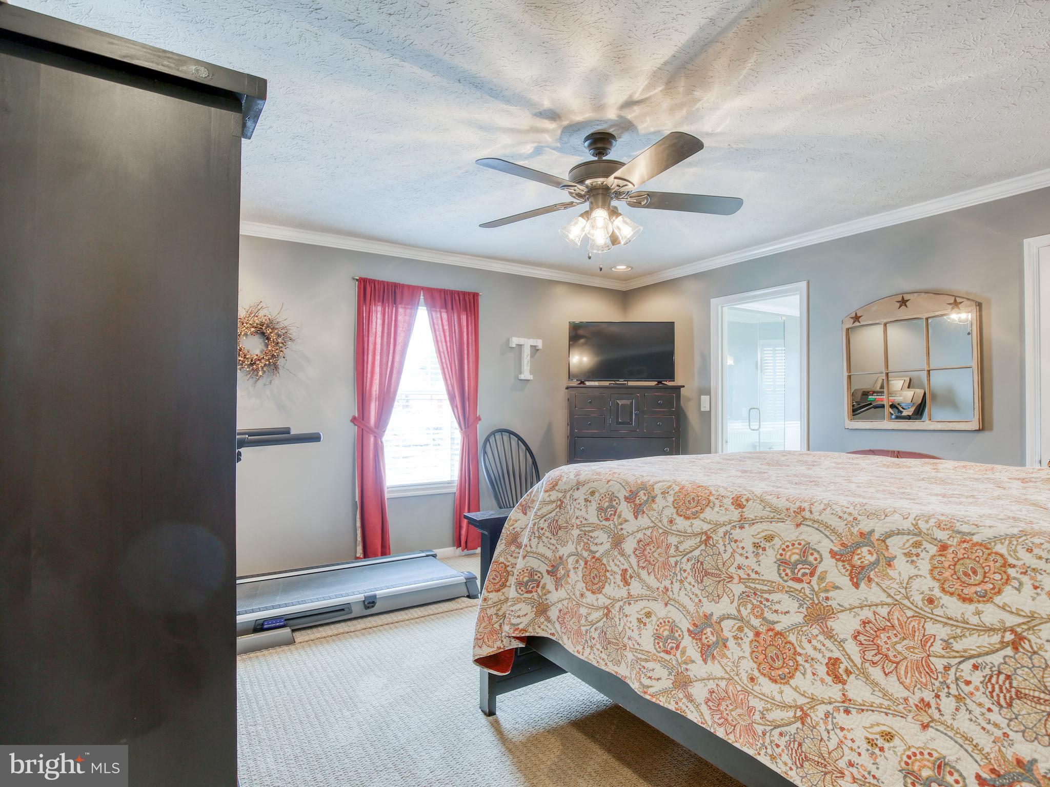 1714 Apple Pie Ridge Road Winchester, VA 22603 - Photo 25 of 44 Primary bedroom