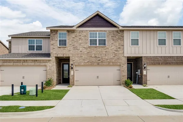 $320,900 | 407 MB's Way, Pilot Point, TX 76258