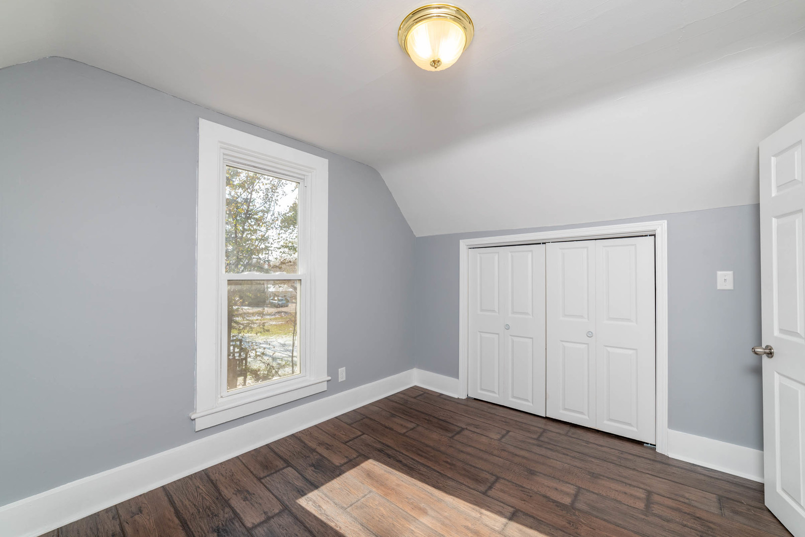 404 Garfield Road Harvard, IL 60033 - Photo 20 of 30 an empty room with wooden floor and windows