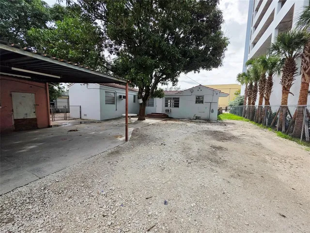 a view of a house with a yard and garage