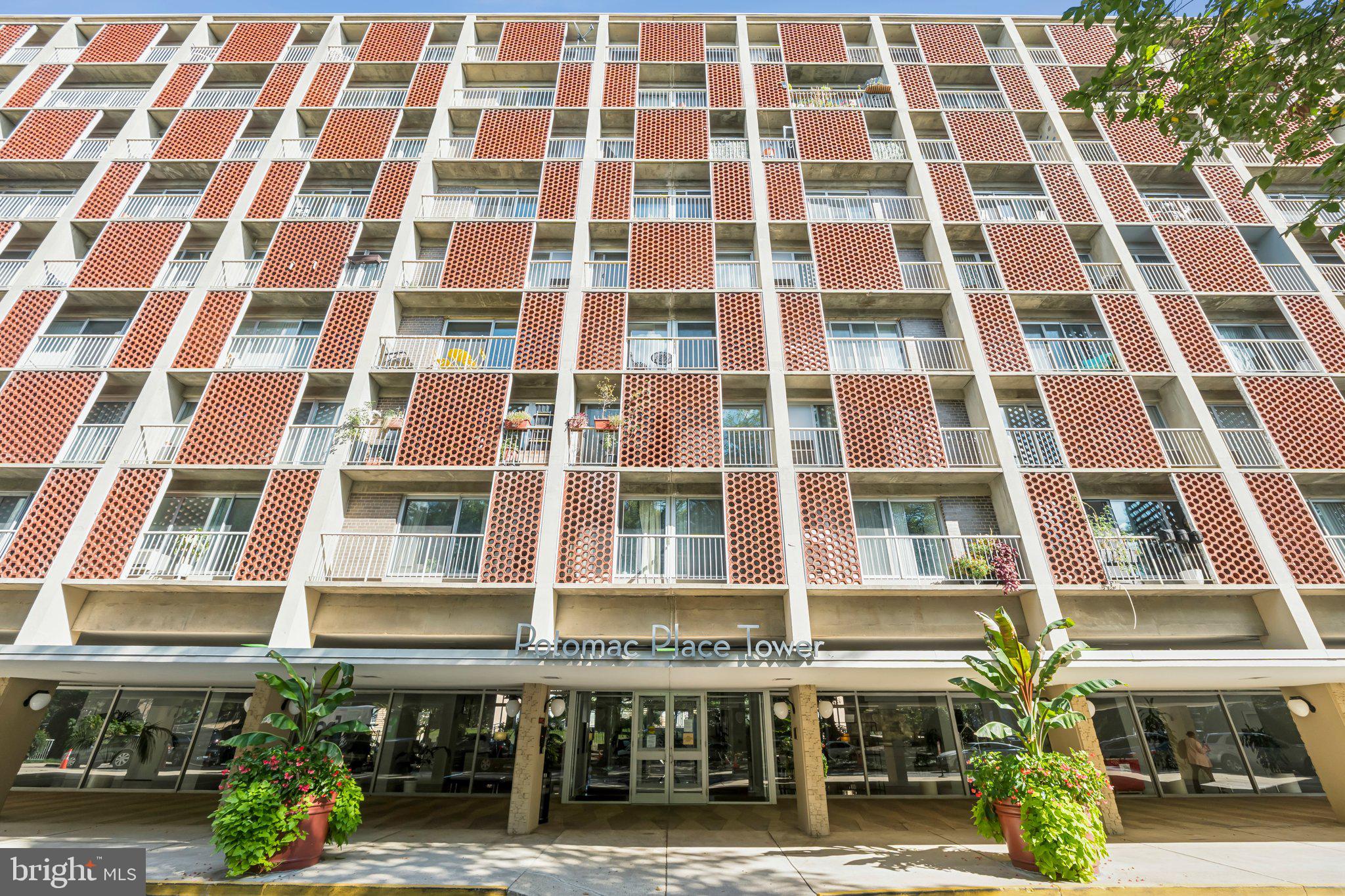 800 4th Street Southwest, Unit 121S Washington, DC 20024 - Photo 14 of 23 a front view of a building