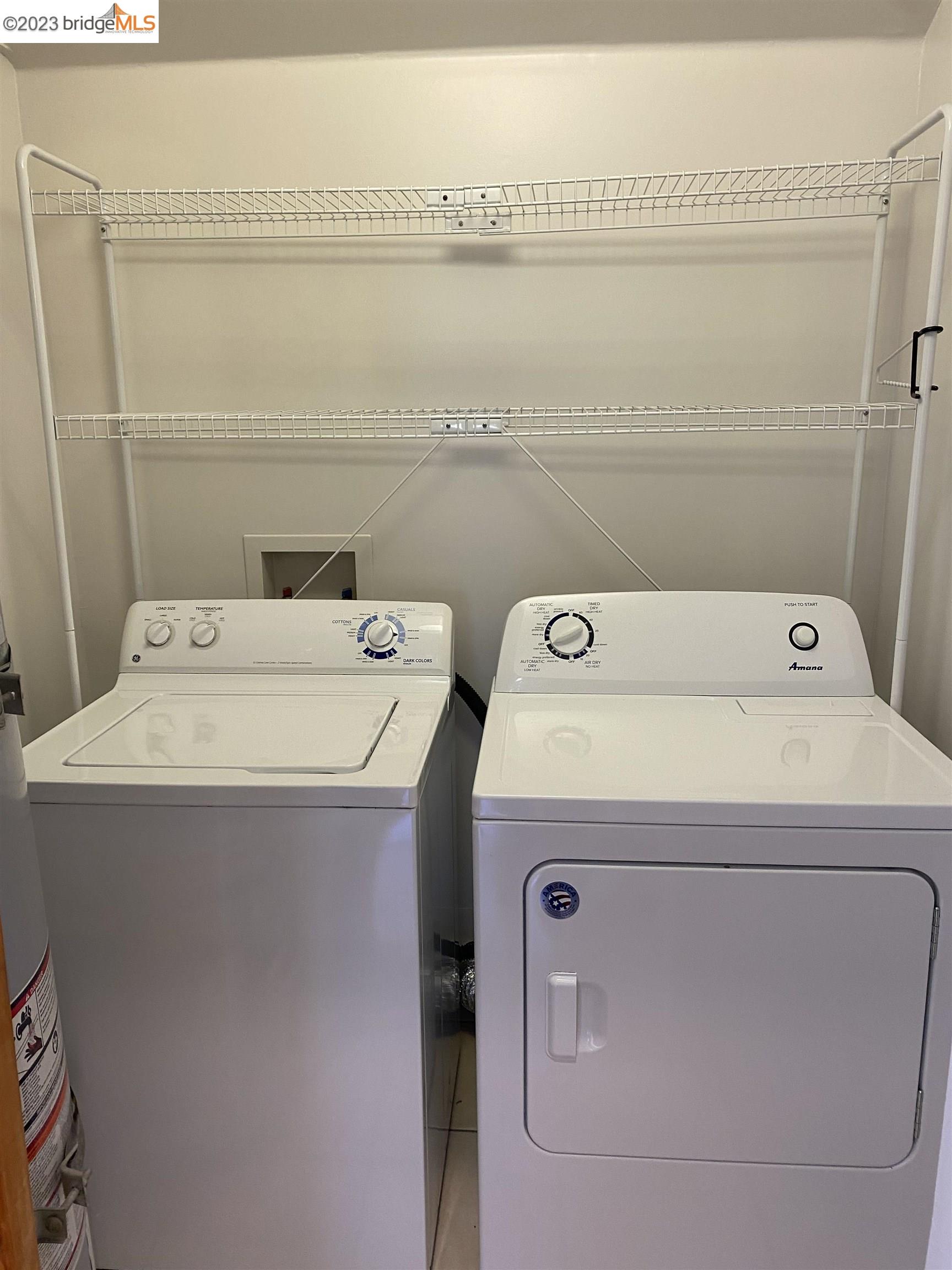 Rockridge Oakland, CA 94609 - Photo 20 of 31 a utility room with dryer and washer
