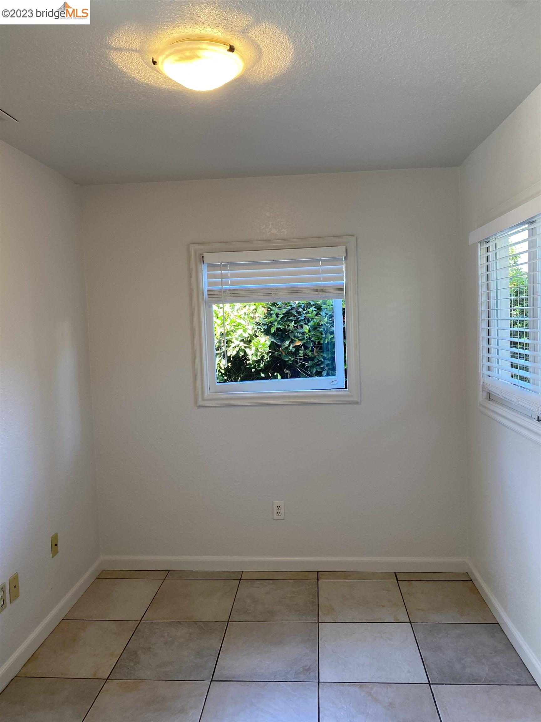 Rockridge Oakland, CA 94609 - Photo 31 of 31 a view of room with window