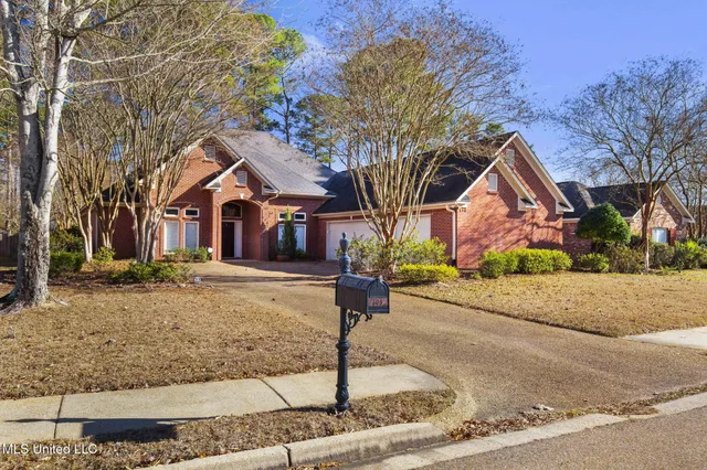 $433,000 | 605 Wendover Drive, Ridgeland, MS 39157