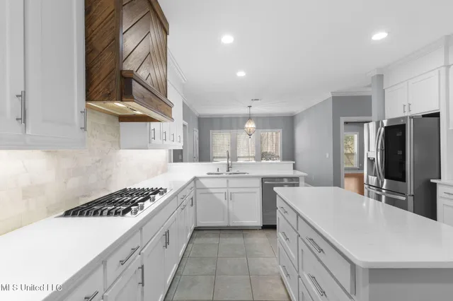 $433,000 | 605 Wendover Drive, Ridgeland, MS 39157