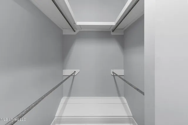 $433,000 | 605 Wendover Drive, Ridgeland, MS 39157