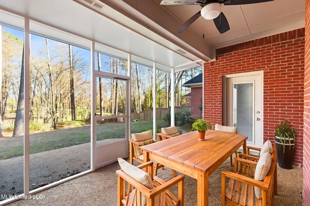 $433,000 | 605 Wendover Drive, Ridgeland, MS 39157