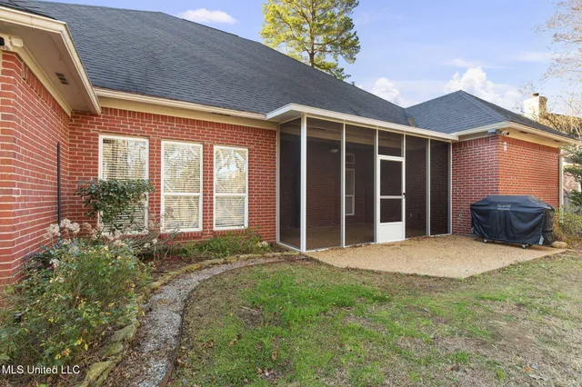 $433,000 | 605 Wendover Drive, Ridgeland, MS 39157