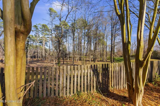 $433,000 | 605 Wendover Drive, Ridgeland, MS 39157