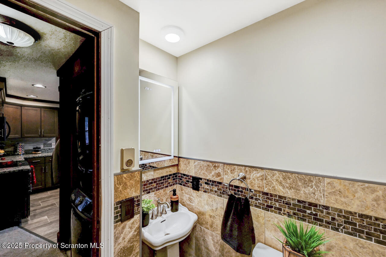 19 Sheffick Road Gouldsboro, PA 18424 - Photo 37 of 61 31 Bathroom 3