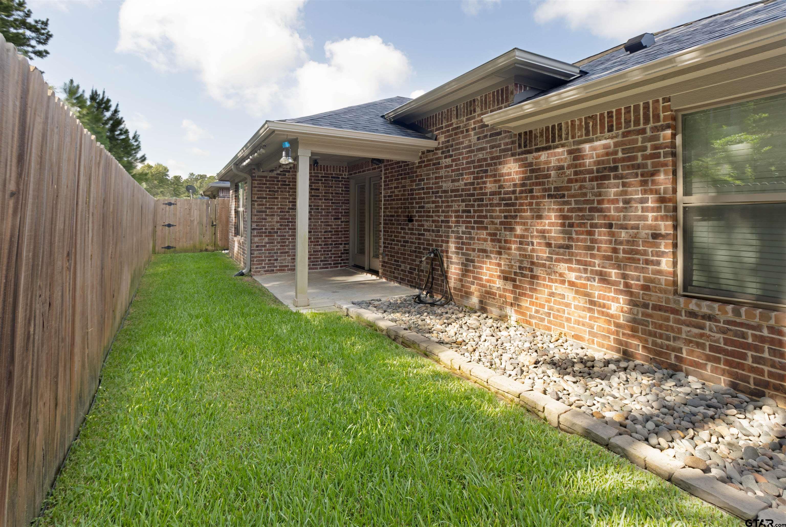 5106 Shiloh Ridge Drive Tyler, TX 75703 - Photo 19 of 19 a front view of a house with a yard