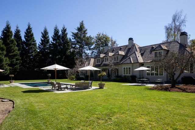 a view of an outdoor space