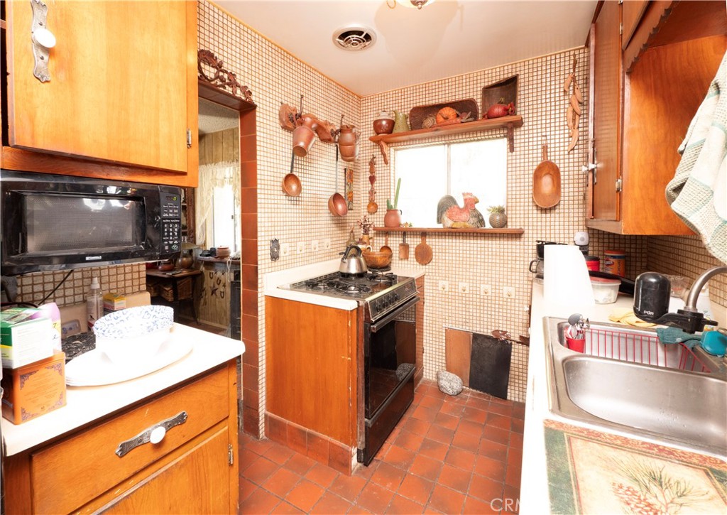 807 South Acacia Avenue Rialto, CA 92376 - Photo 19 of 32