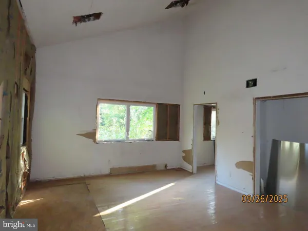 a view of a big room with closet area