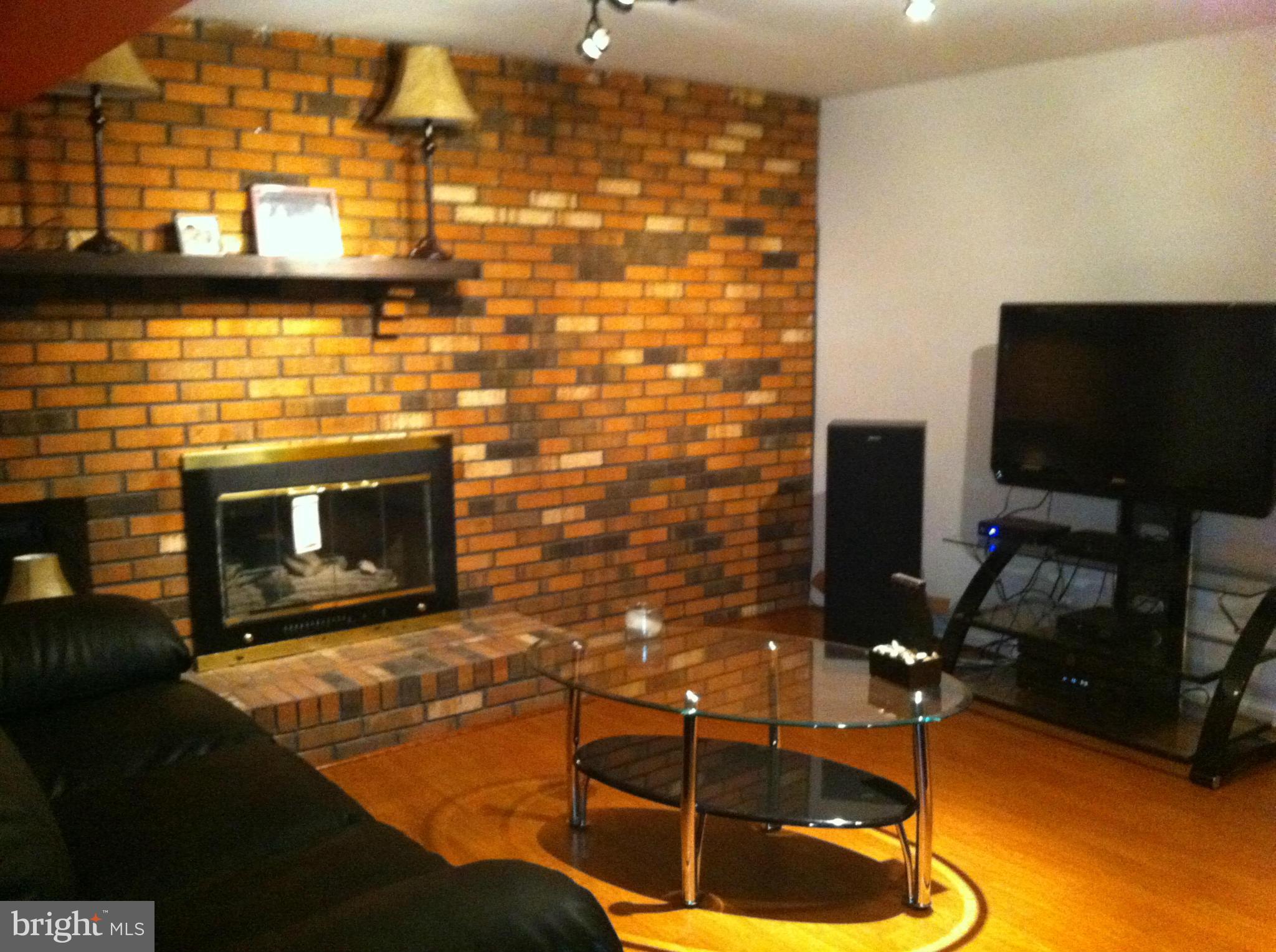 1104 South Culpeper Road Sterling, VA 20164 - Photo 18 of 25 Living Room