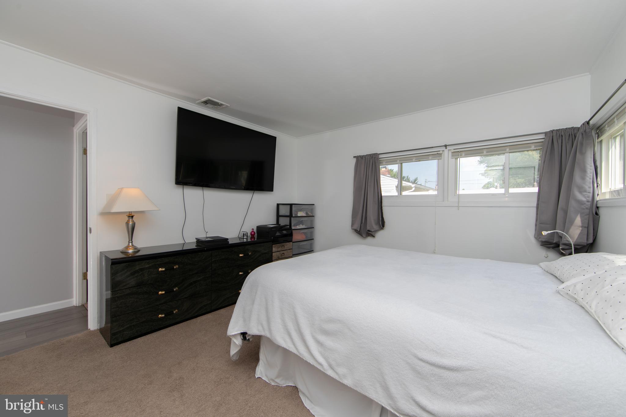 8 Boston Ivy Road Levittown, PA 19057 - Photo 15 of 31 Gallery Image 15
