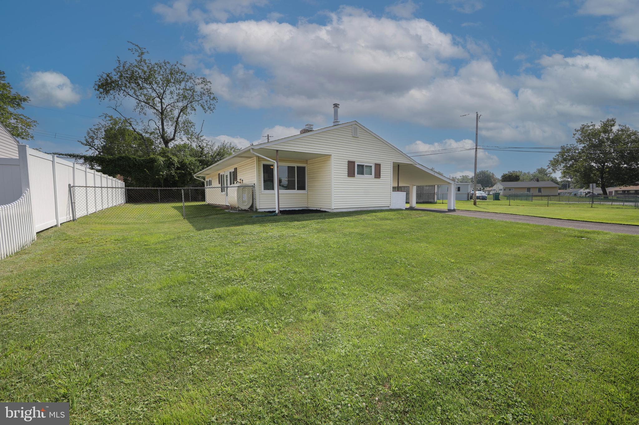 8 Boston Ivy Road Levittown, PA 19057 - Photo 2 of 31 Clean and move-in ready