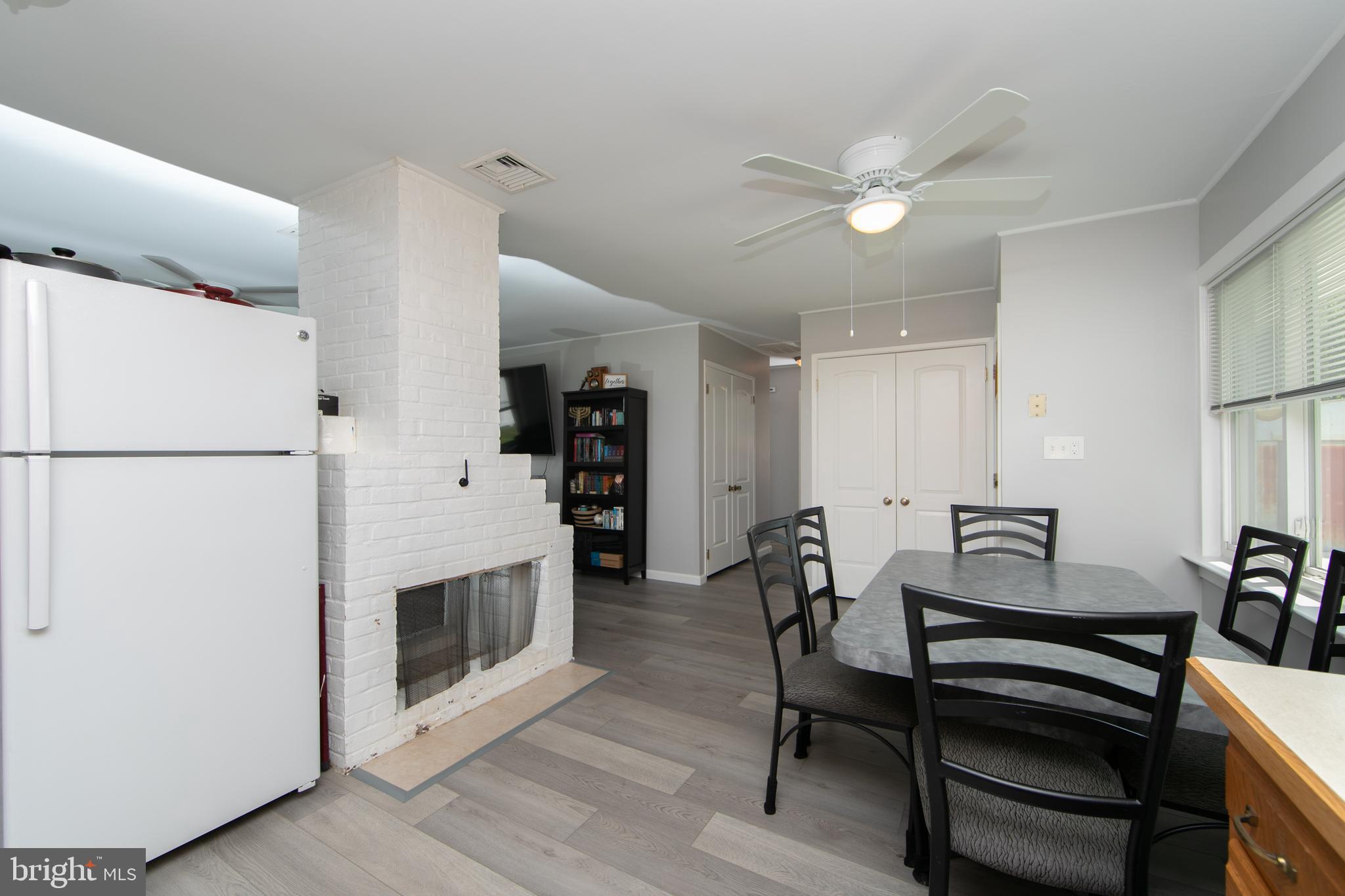 8 Boston Ivy Road Levittown, PA 19057 - Photo 8 of 31 Eat-in area