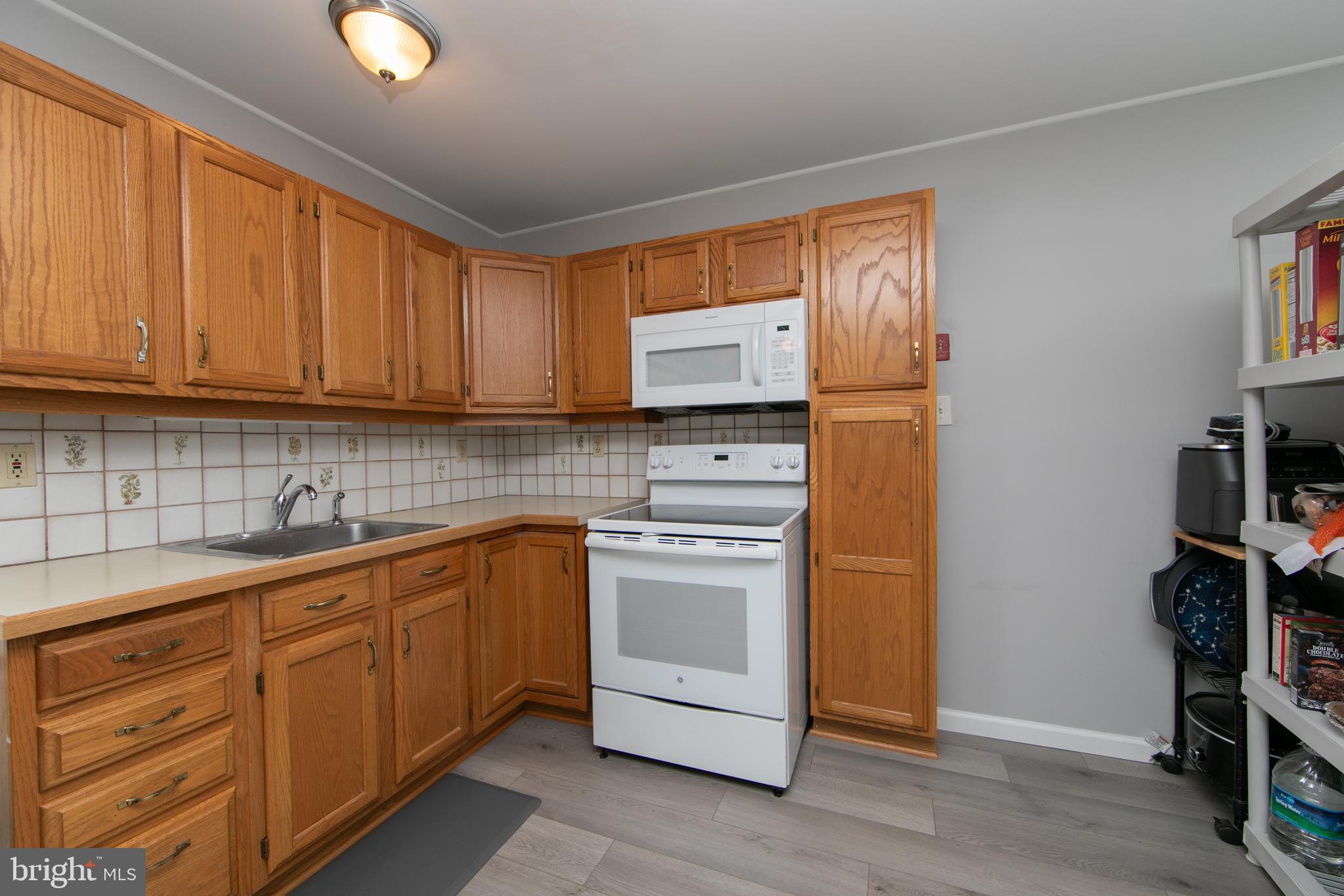 8 Boston Ivy Road Levittown, PA 19057 - Photo 9 of 31 Gallery Image 9