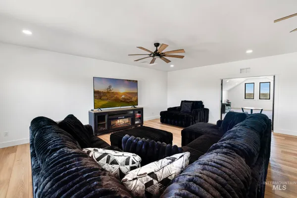 $1,600,000 | 4288 North 2400 East, Filer, ID 83328