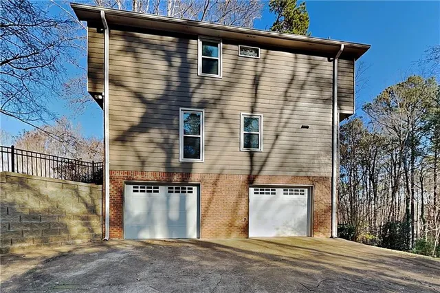 a view of a house with a backyard