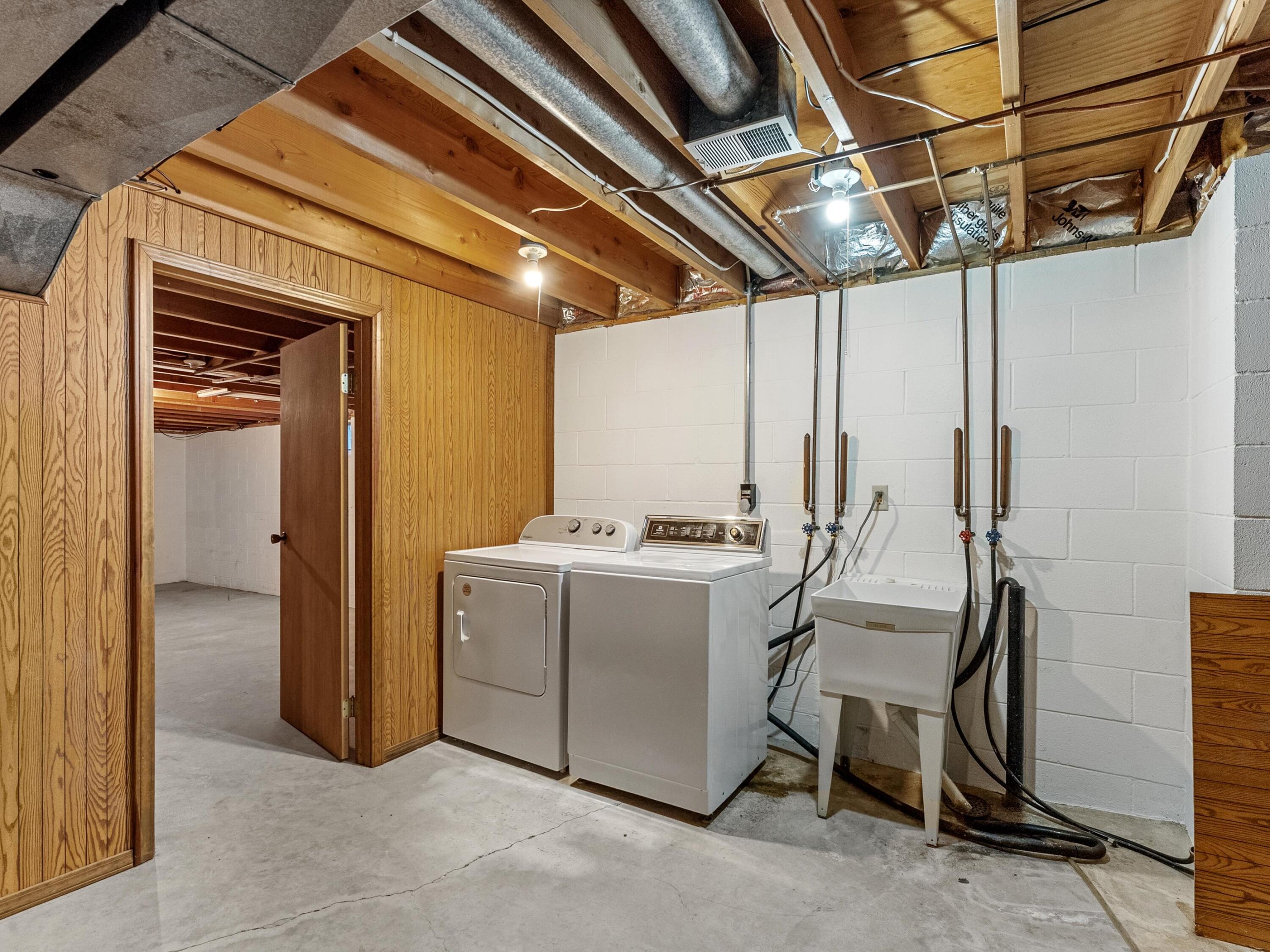 3121 Monroe Street Two Rivers, WI 54241 - Photo 38 of 48 30-030_2547892_03814