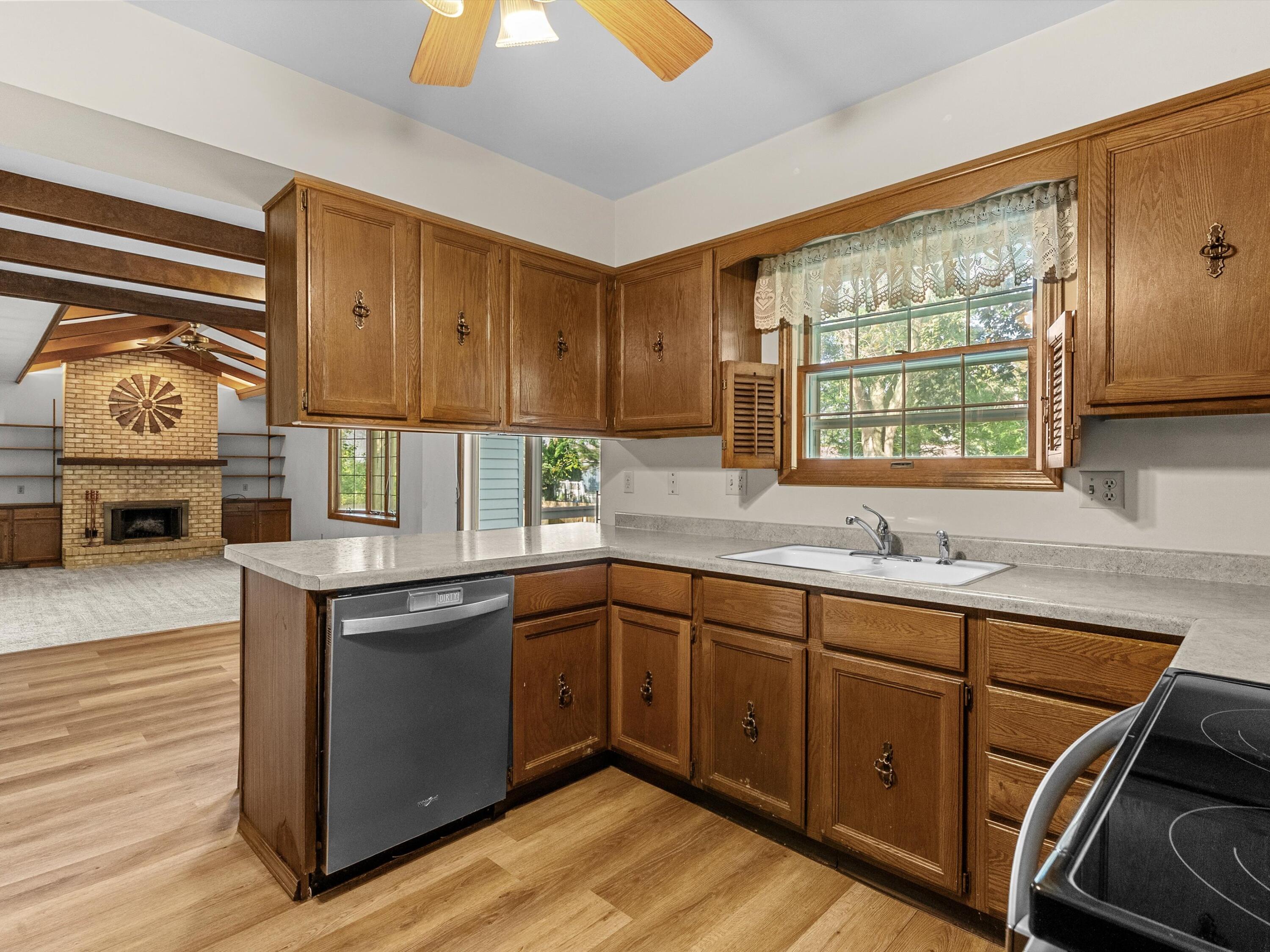 3121 Monroe Street Two Rivers, WI 54241 - Photo 5 of 48 14-014_2547892_03734