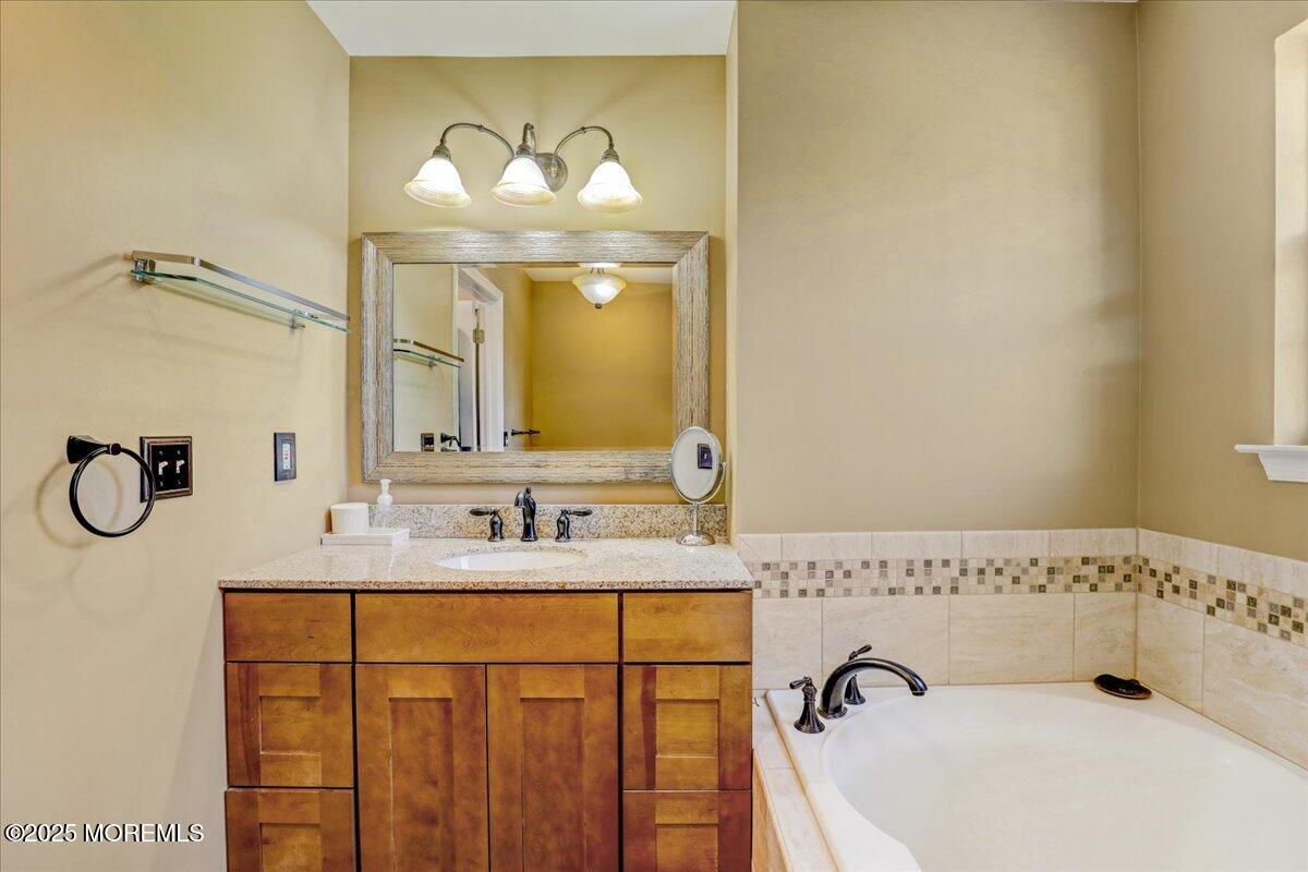 10 Crater Lake Road Howell, NJ 07731 - Photo 20 of 30 20-Primary Bathroom