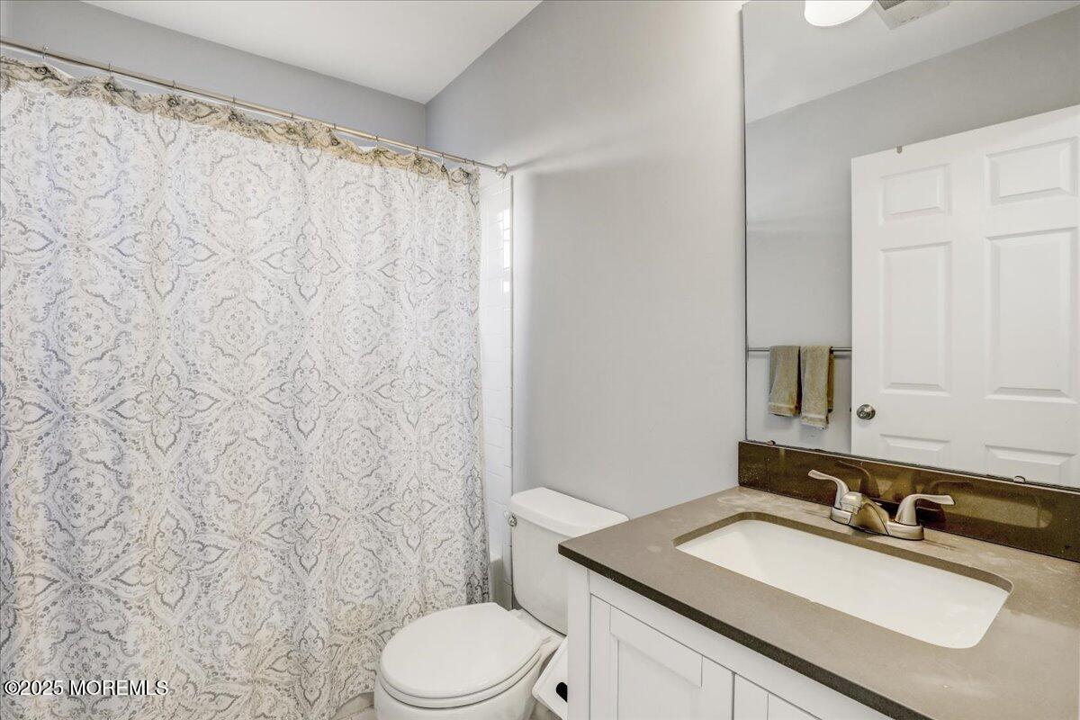 10 Crater Lake Road Howell, NJ 07731 - Photo 22 of 30 22-Bathroom