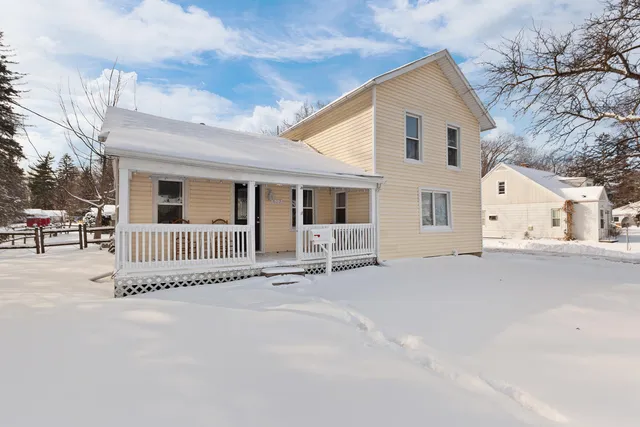 $165,000 | 613 West Adrian Street, Blissfield, MI 49228