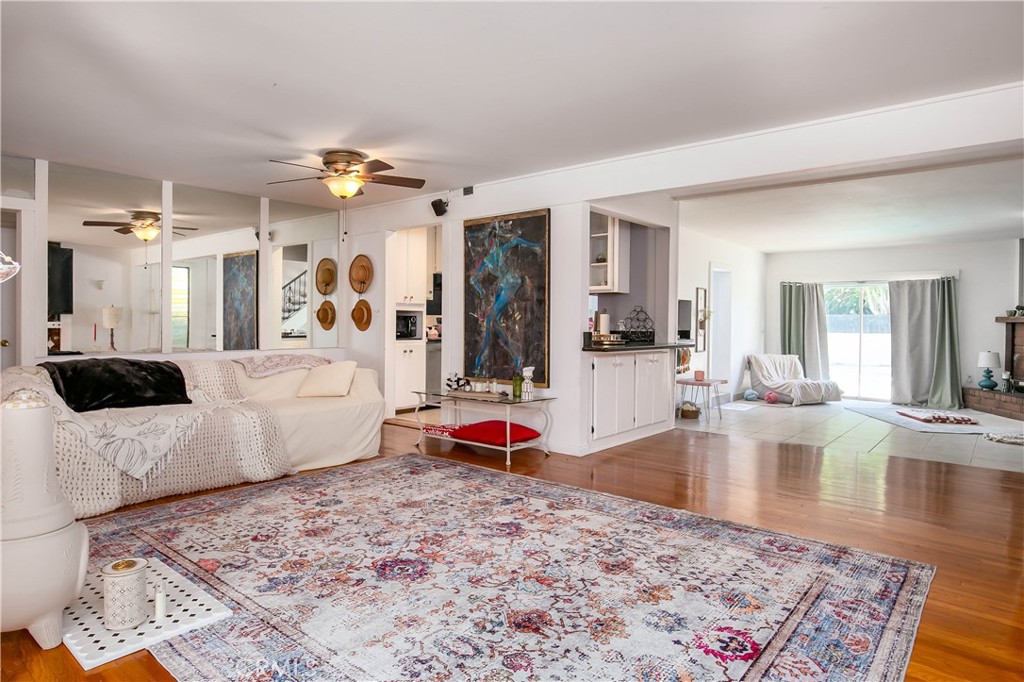 20748 Vose Street Winnetka, CA 91306 - Photo 7 of 26