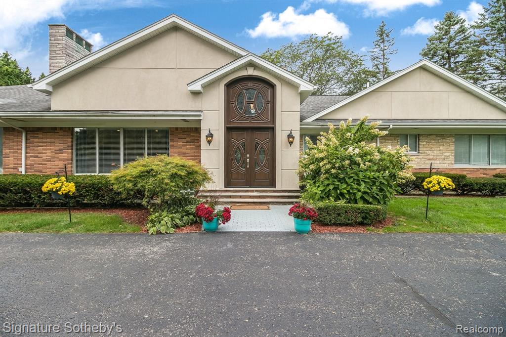 4840 Stoneleigh Road Bloomfield Hills, MI 48302 - Photo 2 of 41