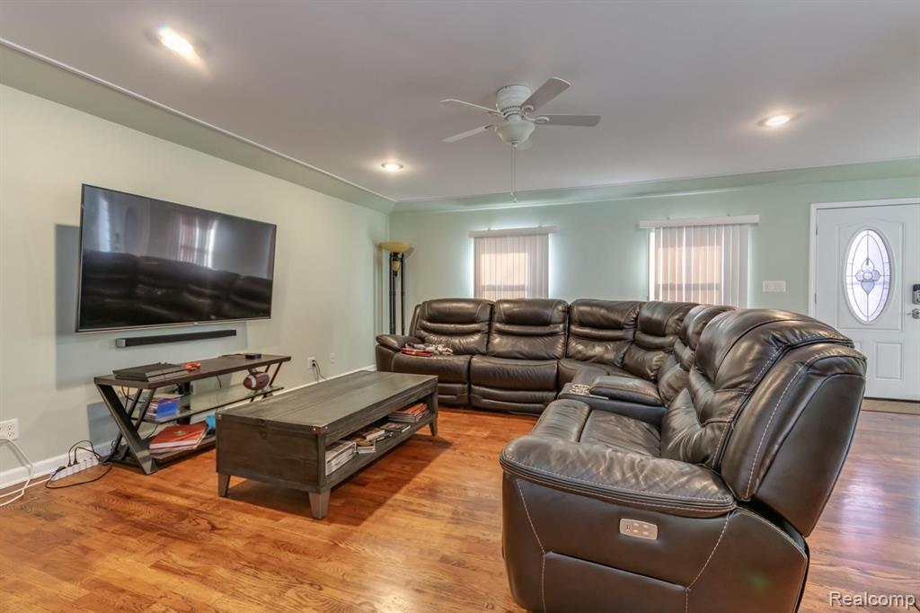 35905 Kelly Road Clinton Township, MI 48035 - Photo 5 of 28