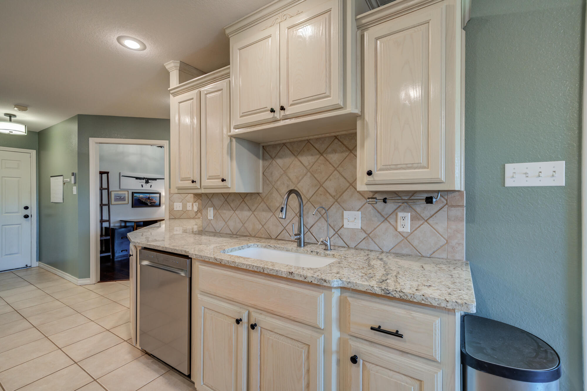3004 104th Street Lubbock, TX 79423 - Photo 14 of 34 DSC02917_18_19_20_21