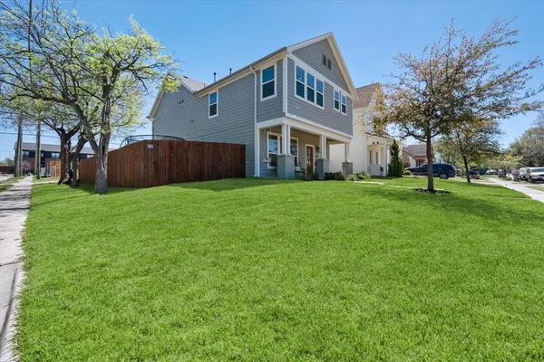 $610,000 | 2801 Livingston Avenue, Fort Worth, TX 76110