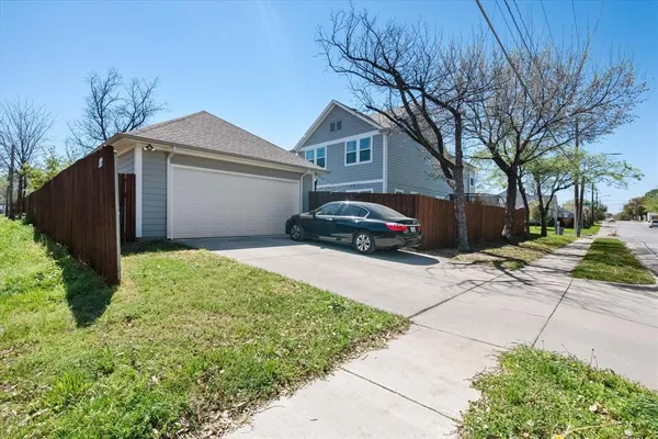 $610,000 | 2801 Livingston Avenue, Fort Worth, TX 76110