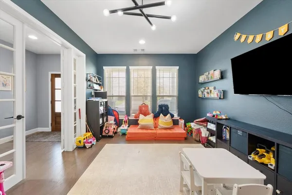 $610,000 | 2801 Livingston Avenue, Fort Worth, TX 76110