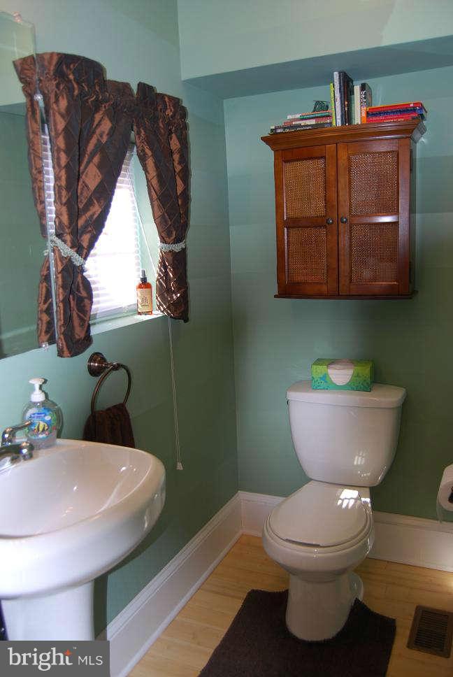 6400 Old Landover Road Landover, MD 20785 - Photo 11 of 30 Main Floor Powder Room